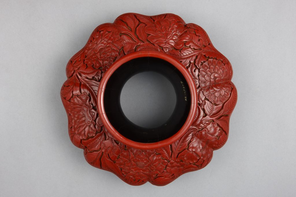 图片[3]-Bright red flower pattern holder-China Archive